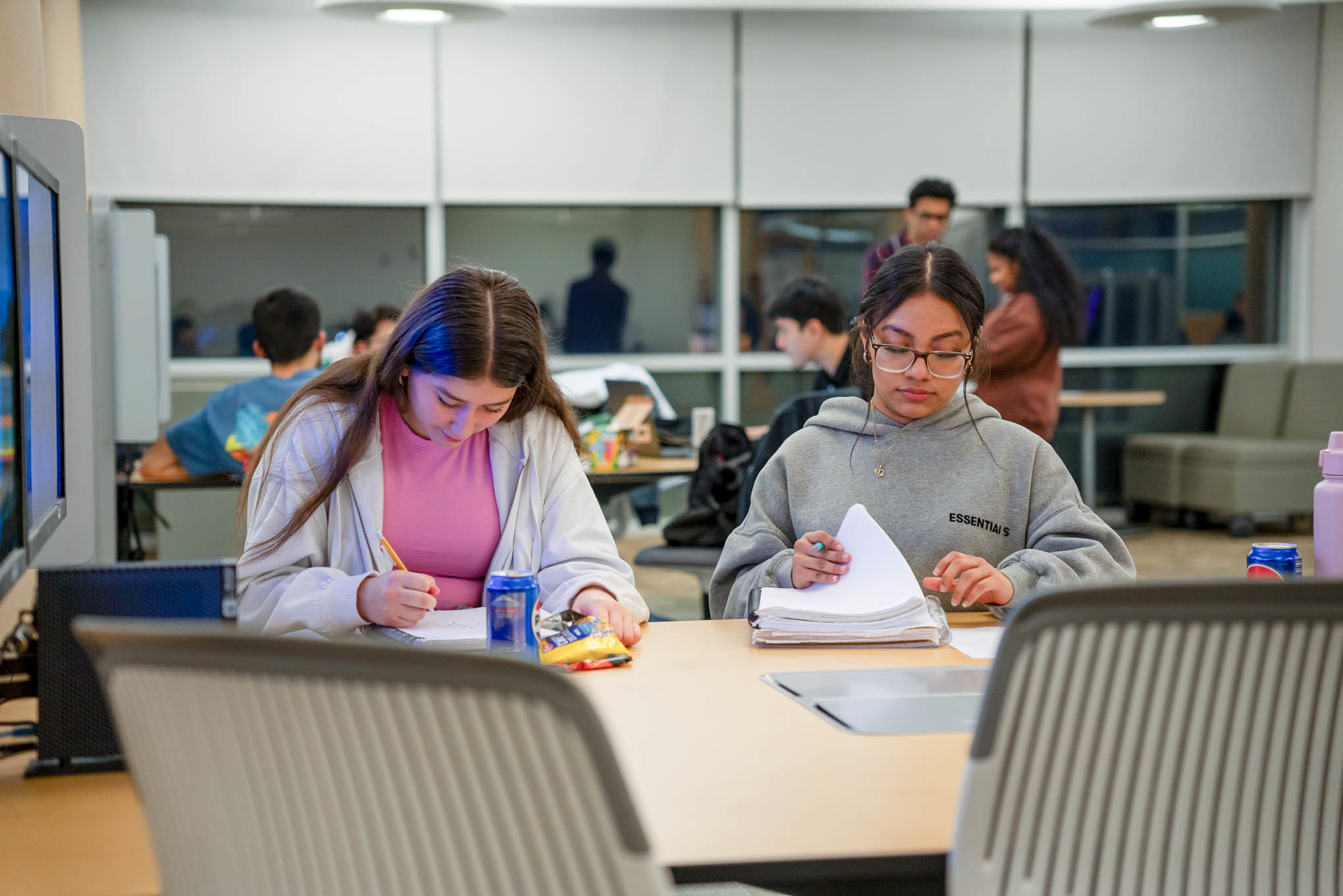 Study jam on the 7th floor of Morris Library