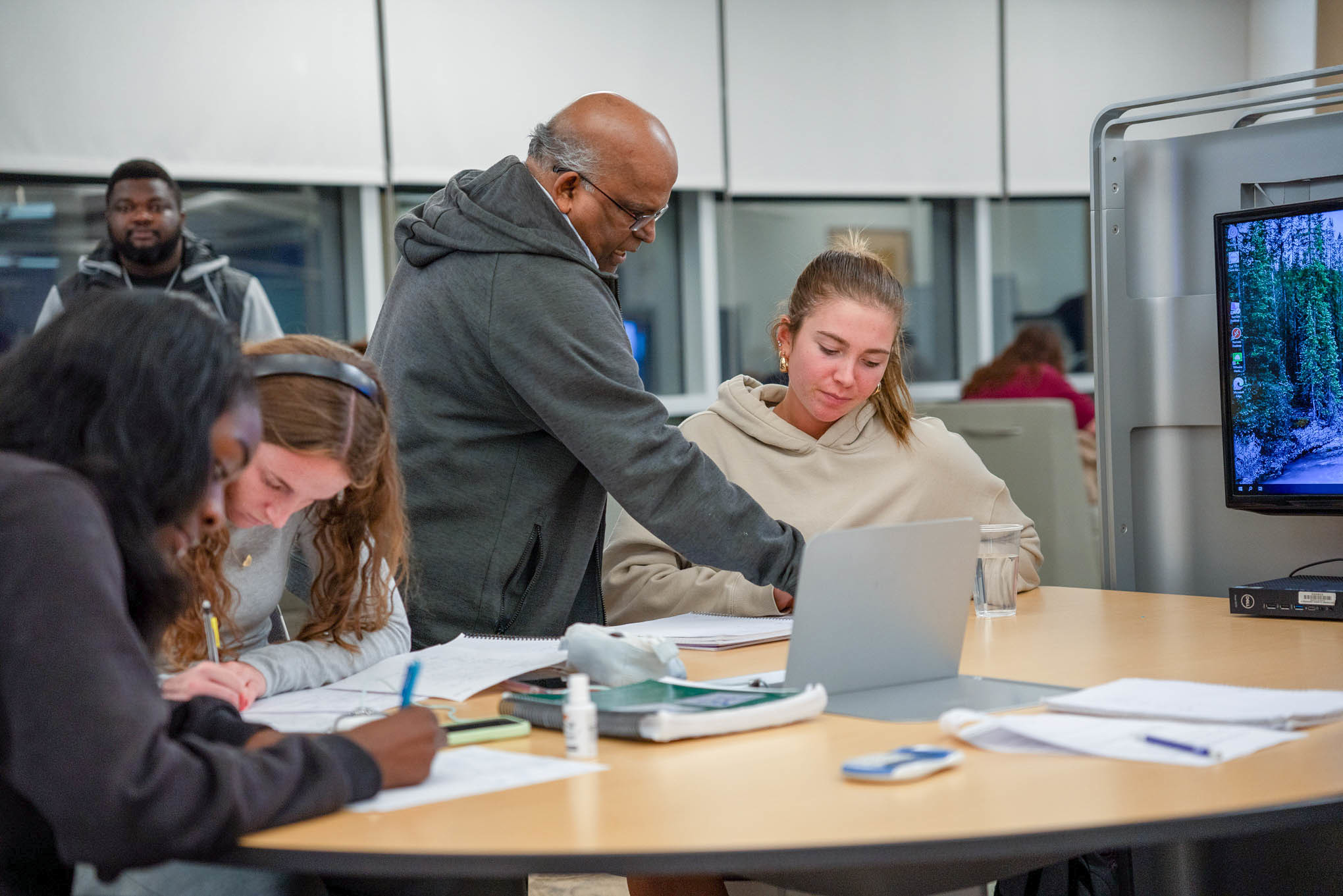 Study jam on the 7th floor of Morris Library