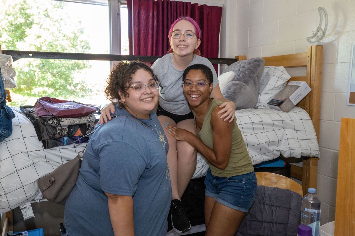 Roommates in their residence mall on move-in day 2025.